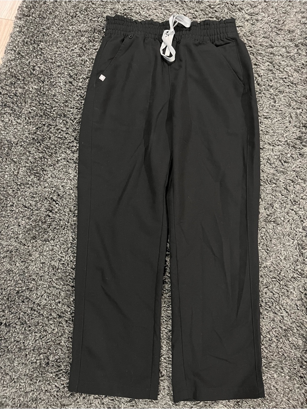 Figs Women's 4 Pocket Ruched Straight-Leg Scrub Pants Black Medium